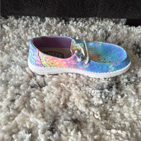 Hey Dude Wendy Flow Leopard Girls Casual Shoe - Picture 4 of 5